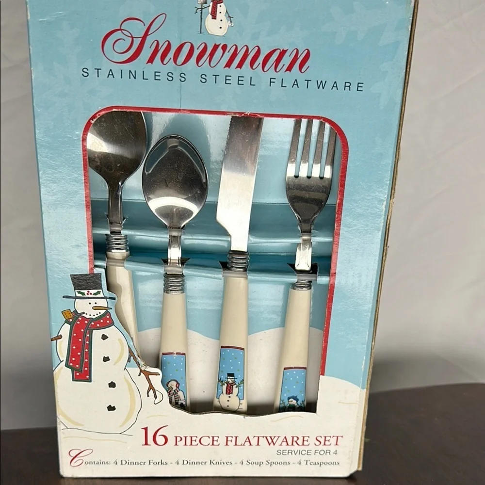 Cream Flatware Set with Stainless Steel Utensils